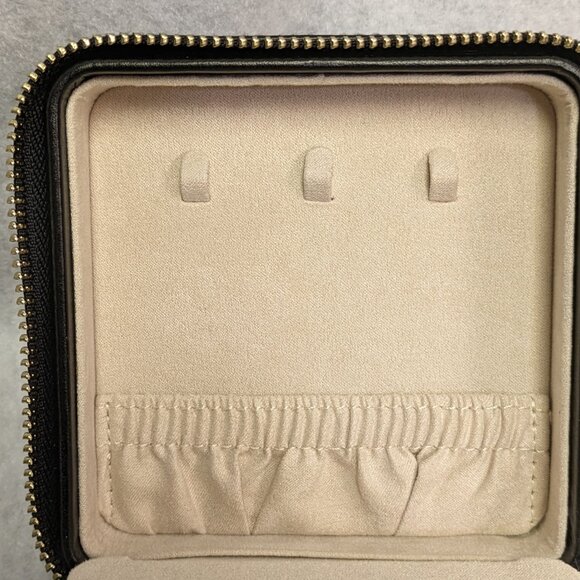 Black Leather Wolf Caroline Zip Jewelry Box - Picture 4 of 6